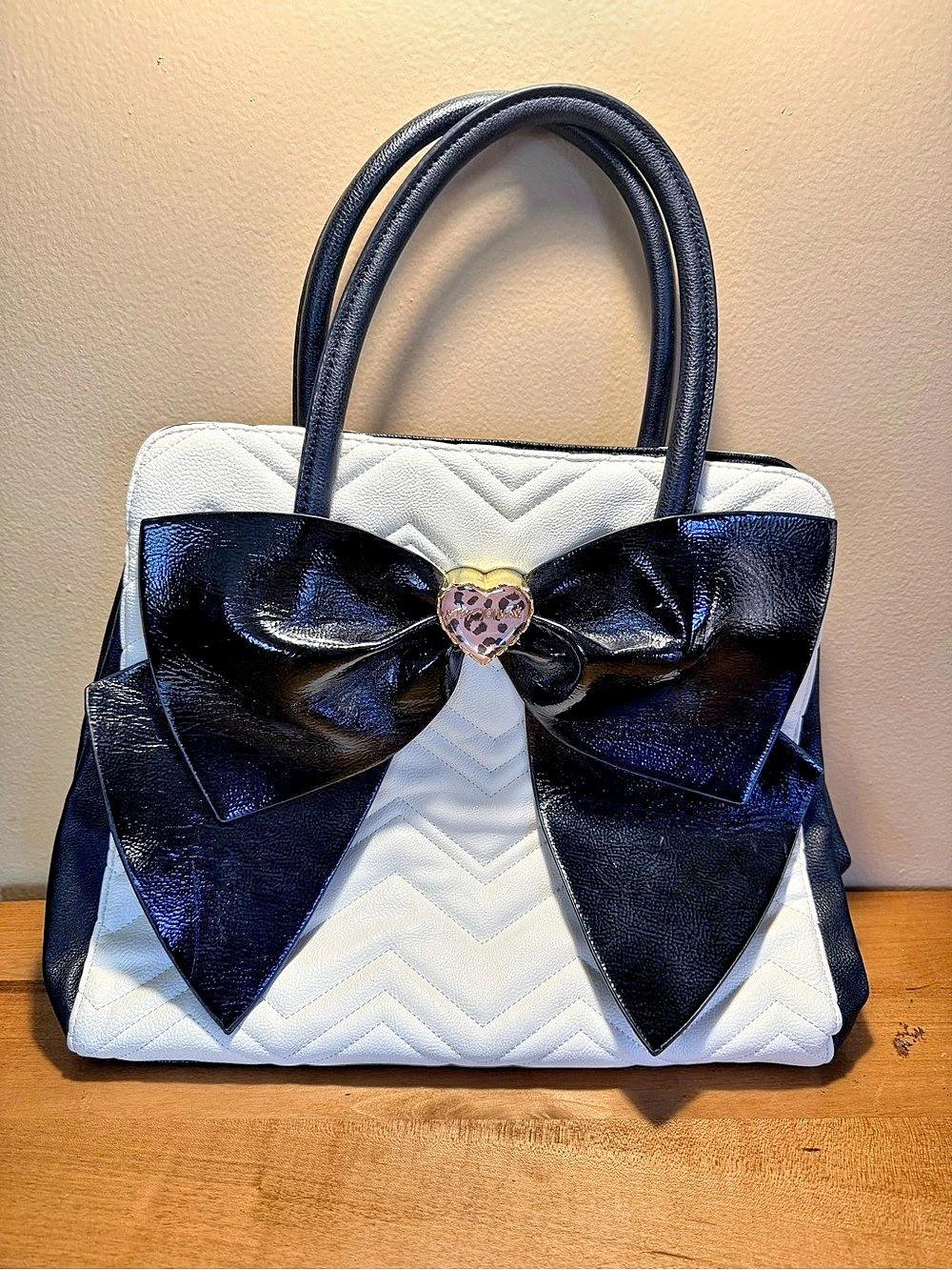 Betsey Johnson Large Bow Tote Satchel Like New